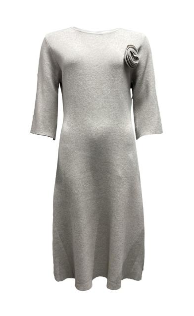 Abito svasato spilla fiore