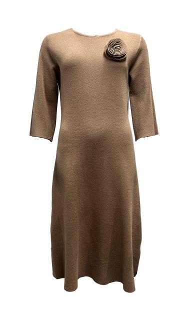 Abito svasato spilla fiore